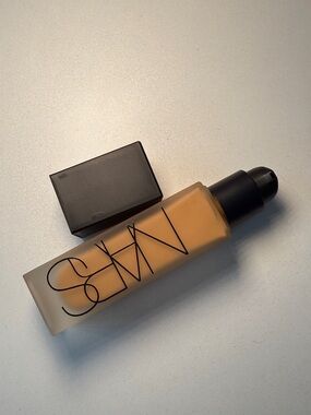 NARS natural matte foundation- Aruba